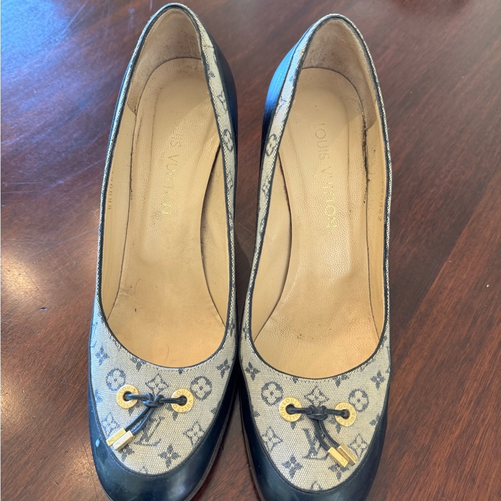 Louis Vuitton pumps